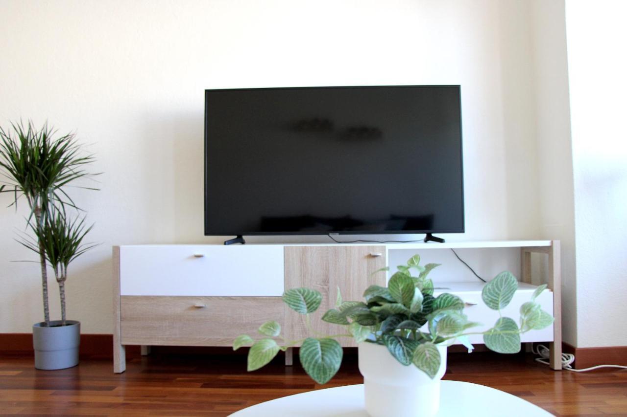 Cozy Apartment With Free Parking & Close To Lake Λουγκάνο Εξωτερικό φωτογραφία