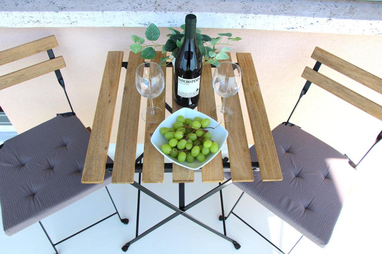 Cozy Apartment With Free Parking & Close To Lake Λουγκάνο Εξωτερικό φωτογραφία