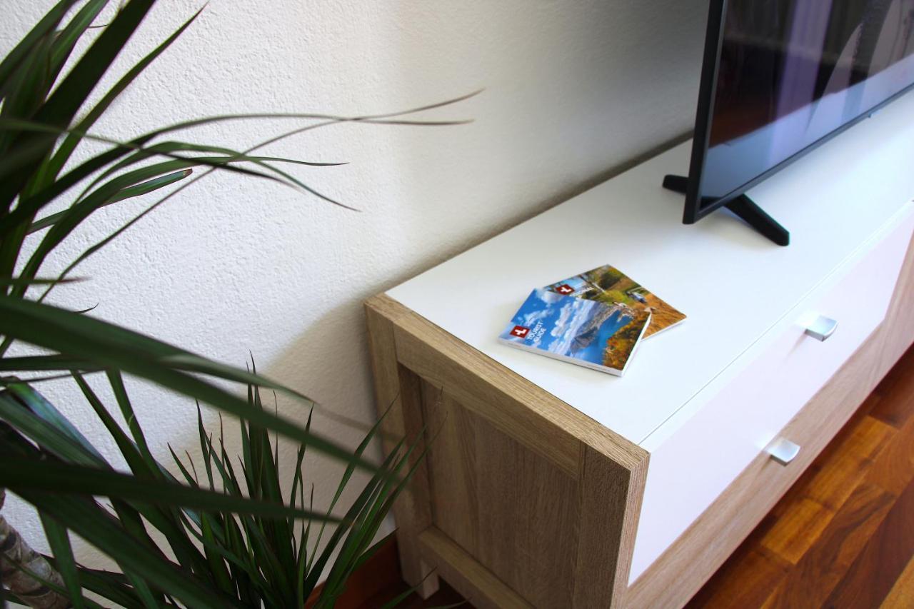 Cozy Apartment With Free Parking & Close To Lake Λουγκάνο Εξωτερικό φωτογραφία